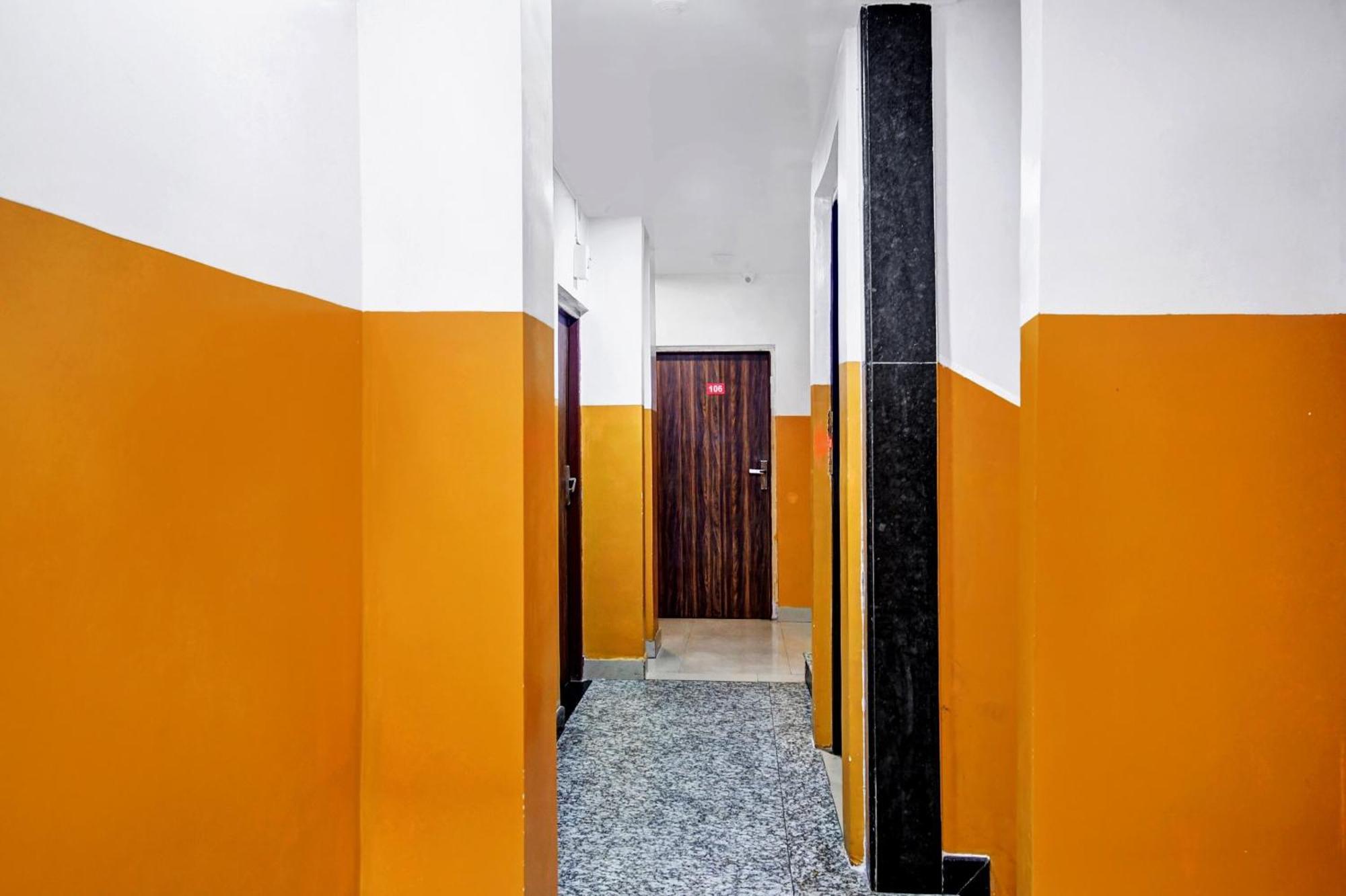 Hotel O Grand Lazeez Hāora Exteriör bild